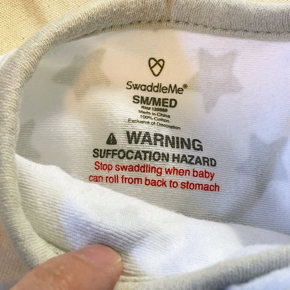 SwaddleMe Velcro Swaddle 2-pack- Stars and Chevron - Picture 3 of 4